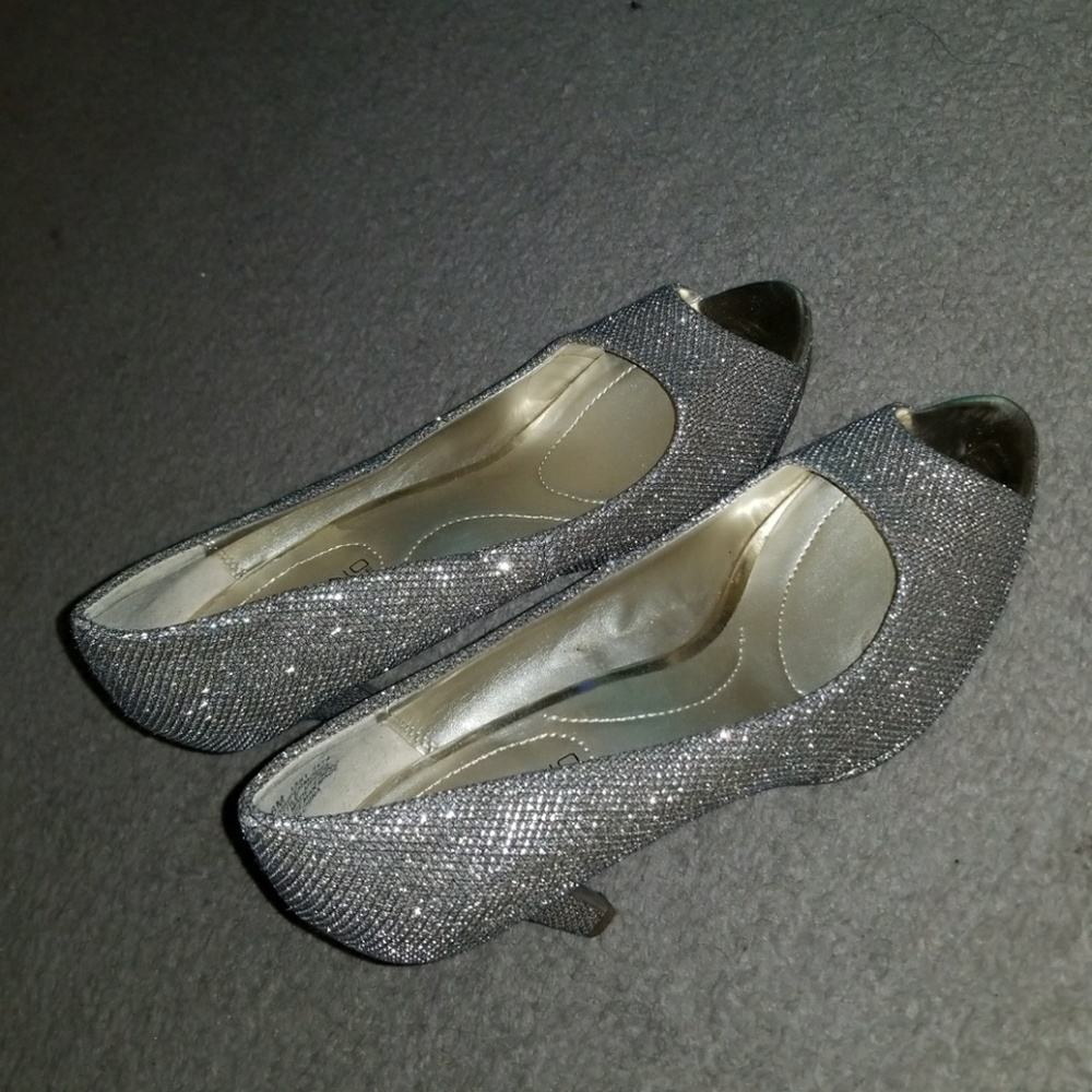 Shoes - Picture 2 of 3